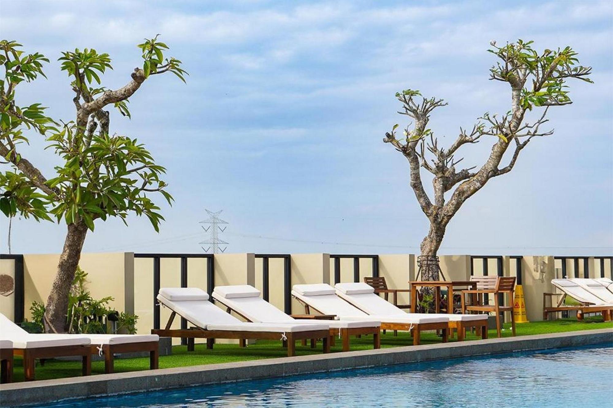 Swiss-Belhotel Airport Yogyakarta Temon Exterior photo