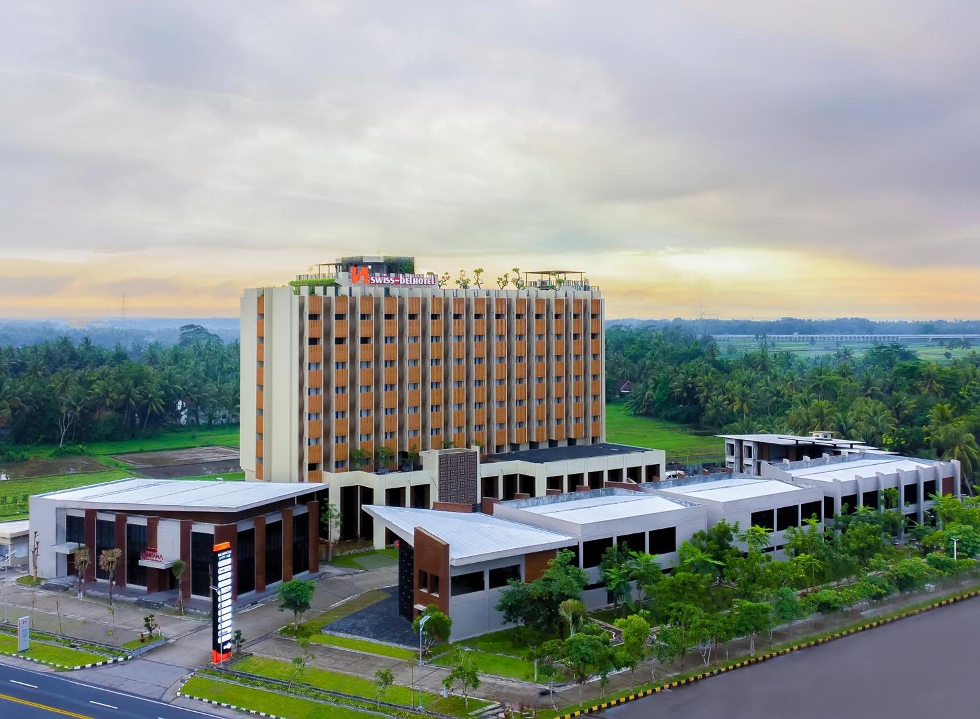 Swiss-Belhotel Airport Yogyakarta Temon Exterior photo